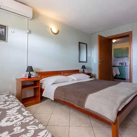 公寓 In Crikvenica 42250 茨里克韦尼察